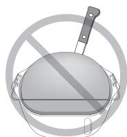 PANASONIC D-ZF2010KXF - Le moule à pain et le bras pétrisseur sont recouverts de céramique non salissant et qui permet d'enlever le pain plus facilement. - 1