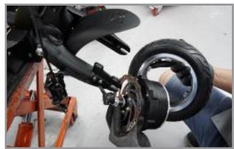 MINIMOTOR DUALTRON THUNDER K - Méthode de remplacement des pneus - 1