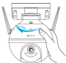 EZVIZ SPORT - Installation de la carte microSD (facultatif) - 1