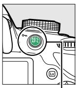 NIKON D3200 18-55 UR II - Appuyer sur la commande AE-L (Oπ). - 1