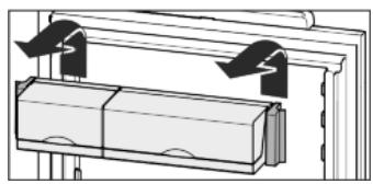 LIEBHERR ICBN3366 - Déplacer les balconnets de contre-porte - 3