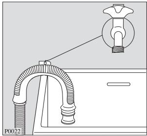 FAURE FWF 380 - Sur le bord d'un lavabo à l'aide du coude en plastique livré avec l'appareil: - 1