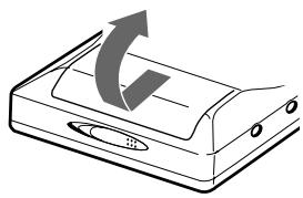 SONY R500 - Insertion d'une pile sèche alcaline. - 1
