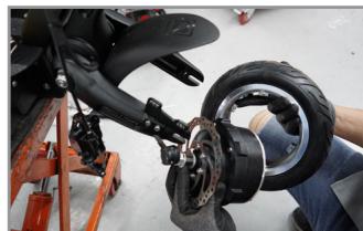 DUALTRON Thunder - Méthode de remplacement des pneus - 1