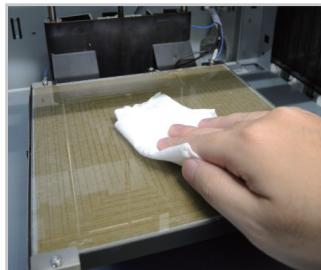 XYZ PRINTING DA VINCI 1.0c - Nettoyer la plaque chauffée une fois l'impression terminée - 1