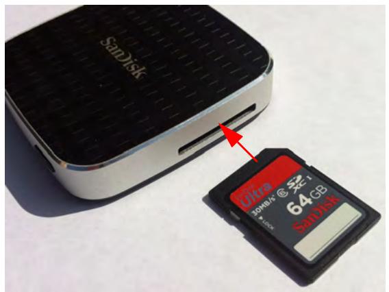 SANDISK COMMECT WIRELESS MEDIA DRIVE - Using a Memory Card - 1