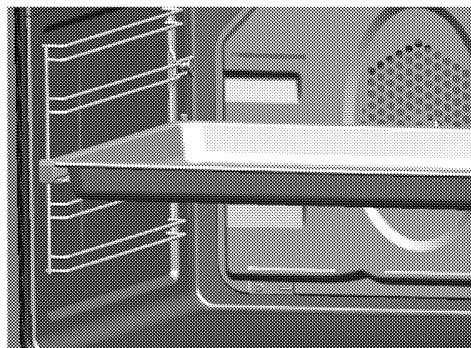 LEISURE CK100F324XK - Placer correctement l'étagère métallique et la plaque sur les châssis téléscopiques - 1