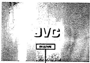 JVC XV-N33SL - Appuyer sur STANDBY/ON /1 sur la    telecommande ou appuyer sur /1 STANDBY/    ON sur le panneau avant. - 1