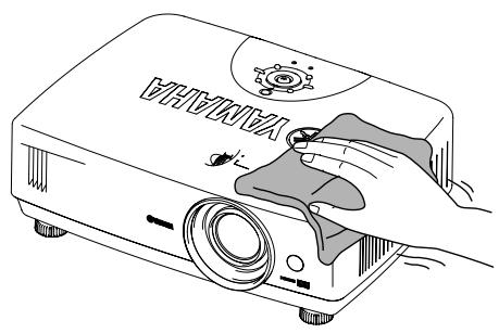 YAMAHA LPX-510 - Nettoyage de l'extérieur du projecteur - 1