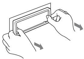 SONY CDXGT440E - Rimuovere la cornice protettiva. - 1