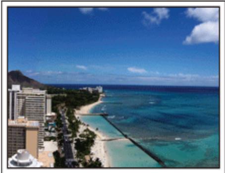 VC GZ-E205WEU - Utilisation du mode panoramique sur les lieux importants - 2