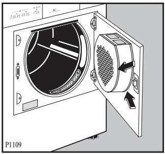 FAURE FTA 210 BLANC - Nettoyage de la porte - 1