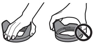PANASONIC 950/1.4 PRO - Attaching the lens hood - 1