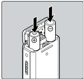 OLYMPUS DM-670 - Insertion des piles - 3