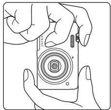NIKON CLPXS6700BK+HS+4GO - Tenez fermement l'appareil photo. - 2