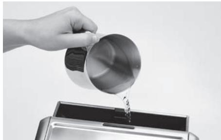 RIVIERA ET BAR CE 816A PRO INOX - Le replissage du réservoir d'eau (14) - 3