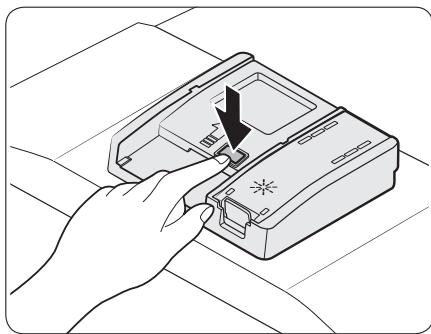 SAMSUNG DW60BG850FSL - Remplissage avec du détergent - 1