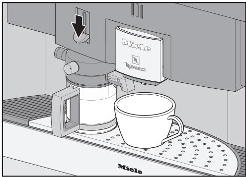 MIELE CVA 6431 INOX - Préparation de mousse de lait dans la tasse - 2