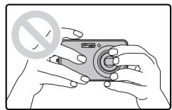 FUJIFILM FXJ32+SD - Comment tenir l'appareil photo - 2