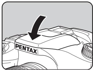 PENTAX K200D+18-55+50-200 - Appuyez sur la partie indiquée sur l'illustration pour rétractor le flash. - 1