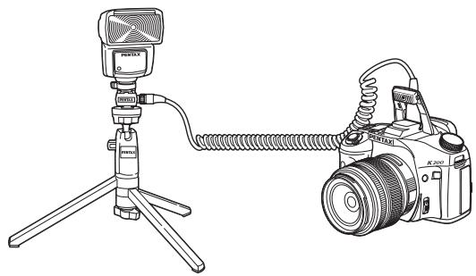 PENTAX K200D+18-55+50-200 - Utilisation du flash incorpore avec le flash externe - 1