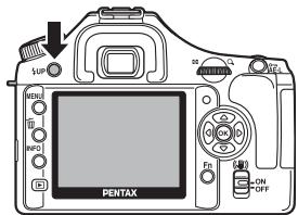 PENTAX K200D+18-55+50-200 - Appuyez sur le bouton UP. - 1
