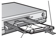 PANASONIC DMIR-E85H - Appuyez sur [▲ OPEN/CLOSE] sur l'appareil principal pour ouvrir le plateau et insérez un disque. - 2