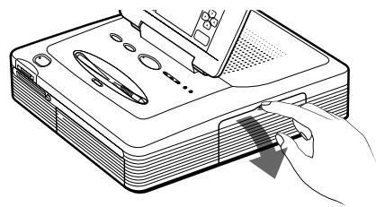 SONY DPP-SV772001 - Loading the print cartridge - 2