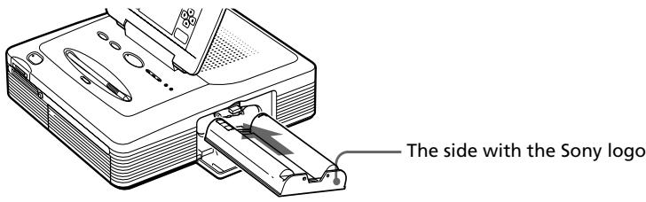 SONY DPP-SV772001 - Loading the print cartridge - 3