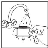 CALOR YD3028C0 - N'utilisez jamais la brosse pour nettoyer la micro-grille (15). - 2