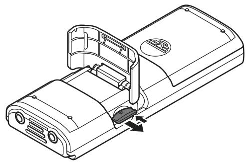 OLYMPUS VN-733+ME-52 - Retirez la carte microSD en la poussant légèrement et en la laissant sorting lentement. - 1