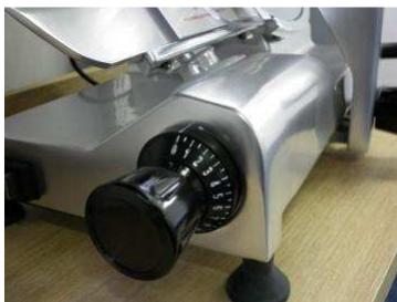 HITCHEN CHEF HBS195JS - Reglage de l'epaisseur de COUPE - 1