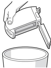 IROBOT J517840 - Emptying the Bin - 2
