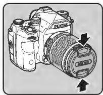 PENTAX Klcopic - Retirez le bouchon avant de l'objet en appuyant sur les parties supérieure et inférieure indiquées sur l'illustration. - 1