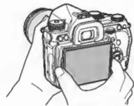 PENTAX Klcopic - Réglage de l'angle de l'écran - 1