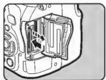 PENTAX Klcopic - Insertion d'une carte mémoire - 3