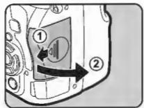 PENTAX Klcopic - Insertion d'une carte mémoire - 1