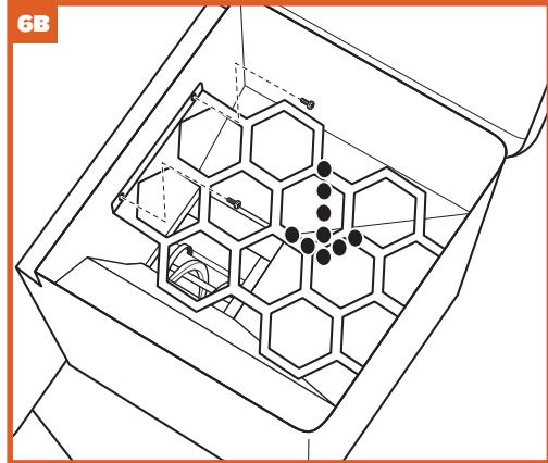 TRAEGER TFB78GLEC - PLACER LES GRILLES DU BARBECUE, LE SEAU, ET LA GRILLE DE TRÉMIE - 4