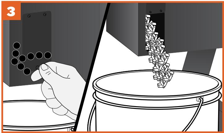 TRAEGER TFB78GLEC - NETTOYAGE DE LA TRÉMIE - 3