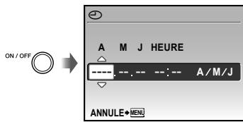 FUJIFILM SP-590UZ - Retirez le cache objectif et appuyez sur la touche ON/OFF pour allumer l'appareil photo. - 1