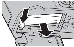 FUJIFILM RiT X-A5+15-45MM - Retrait de la batterie et de la carte mémoire - 1