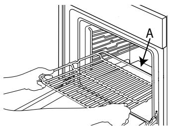 KITCHENAID KOLSP60602 - INSERTION DES GRILLES ET AUTRES ACCESSOIRES A L'INTÉRIEUR DU FOUR - 1