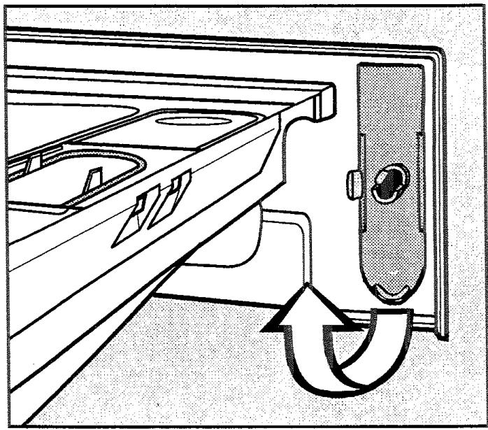 MIELE W2260 - Déverrouillage de porte manuel en cas de vidange obstruée et/ou de panne de courant - 1