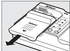 NIKON D4S - Retirer le protège-contacts. - 1
