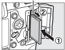 NIKON D4S - Inséorer la carte mémoire. - 2