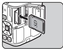 PENTAX KS-2+18-50mm+FT+860 - Introduisez la carte à fond dans la fente, l'étiquette de la carte mémoire face à l'écran. - 2