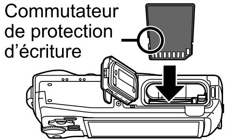 OLYMPUS TG-3 - Insertion et retrait de la batterie et de la carte - 3