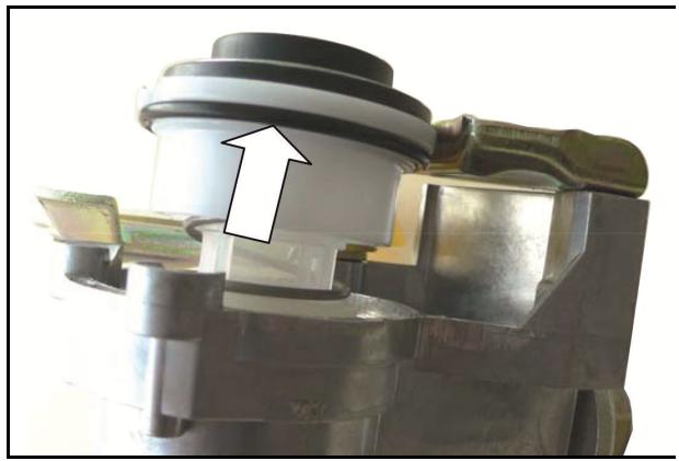 AMAZONE UG 2200 Super - Nettoyer le filtré de la conduite d'air compré au niveau de la tête d'accoupling - 3
