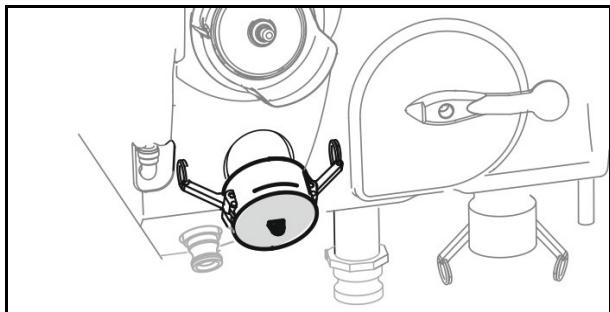 AMAZONE UX 4200Special - Remplissage de la cuve à bouillie par le biais du raccord d'aspiration sur le tableau de commande - 6