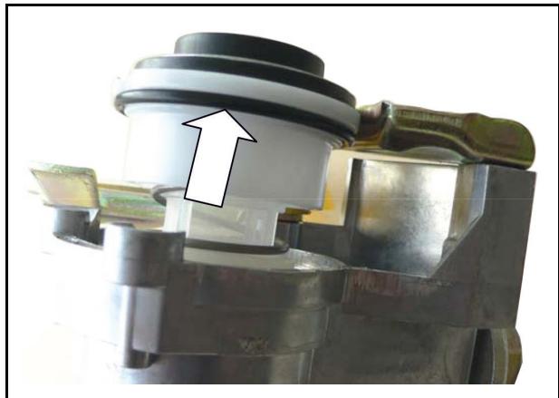 AMAZONE UX 4200Special - Nettoyer le filtré de la conduite d'air compré au niveau de la tête d'accoupling - 3